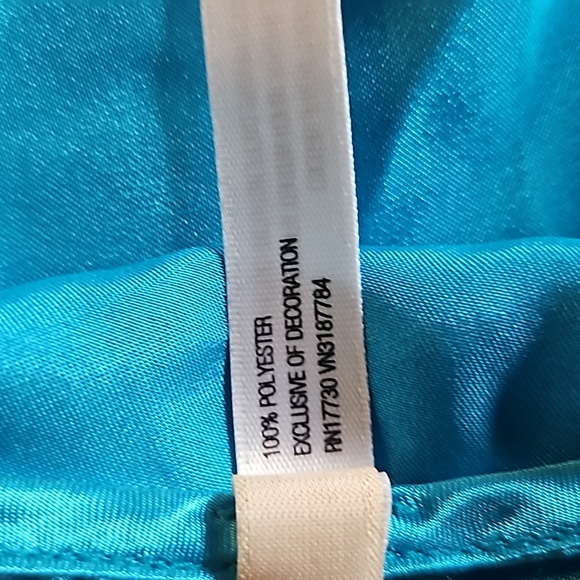 Gilligan and O'Malley Blue Silky Nightgown Large - Picture 7 of 9